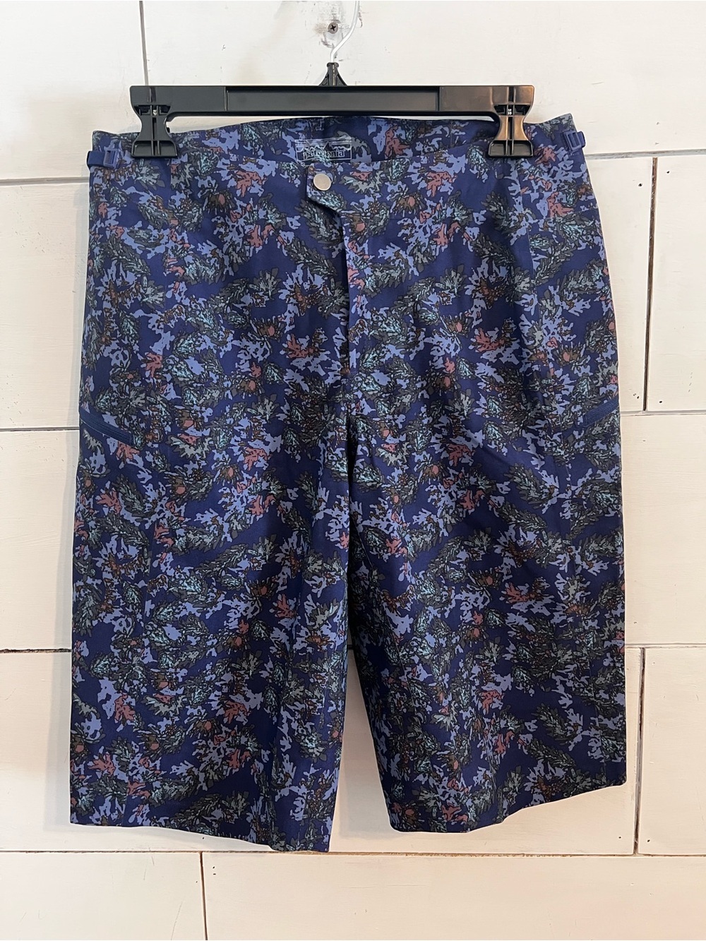 PATAGONIA WOMEN'S DIRT ROAMER
MOUNTAIN BIKE SHORTS. Size 6. New With Tags. - Picture 2 of 11